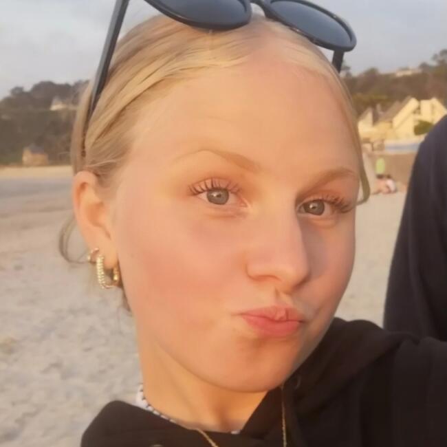 Babysitter in Brest: Camille