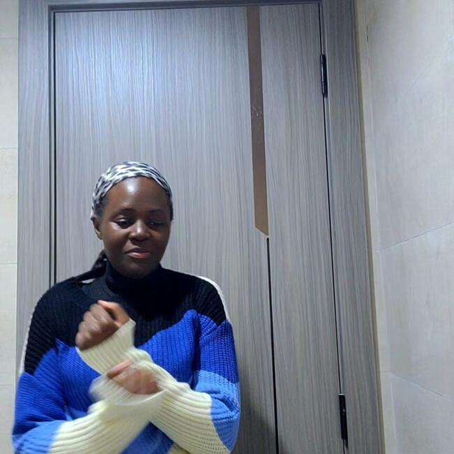 مربية أطفال في دبي: Shakirah