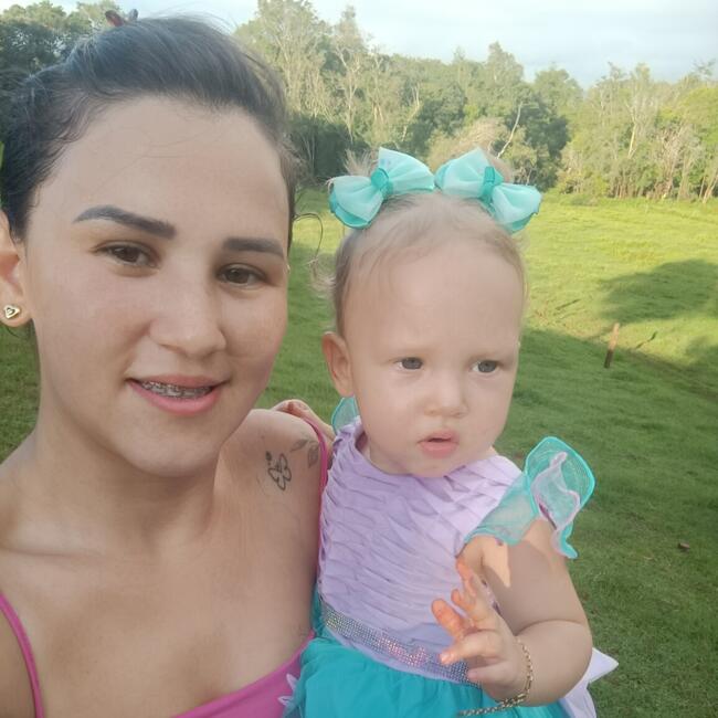 Emprego de babá em Três de Maio: Teciane