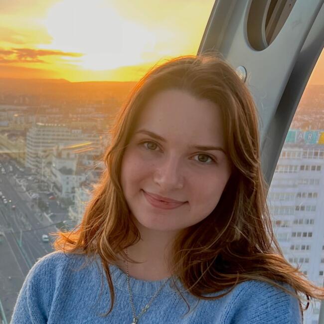 ロンドン のベビーシッター: Kate