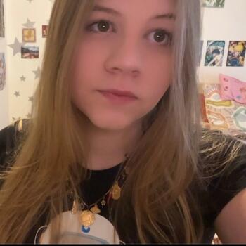 Babysitter in Aunay-sur-Odon: Enora