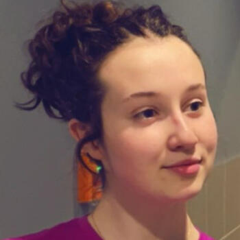 Babysitter in Ballan-Miré: Clara