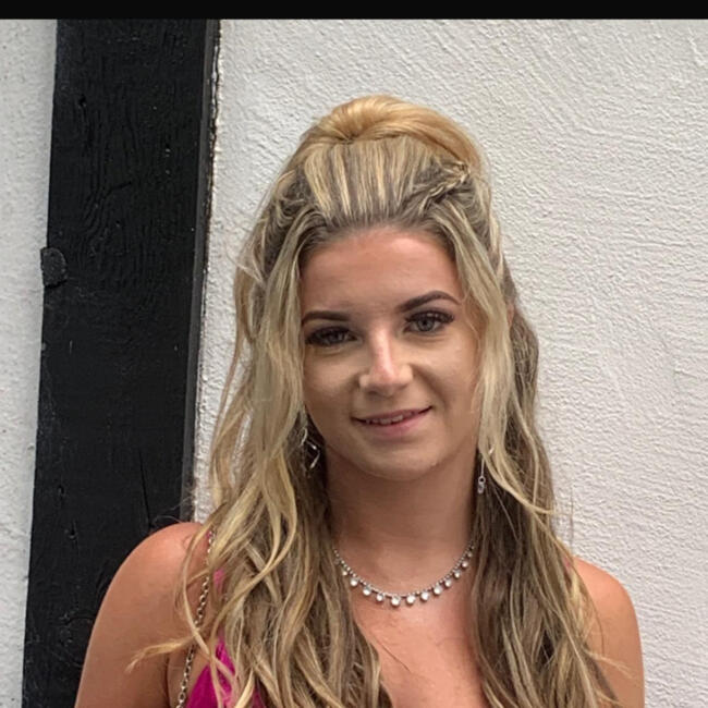 Babysitter in Dunstable: Amy-May