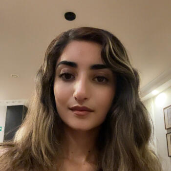 Babysitter in Kissing: Iywaz