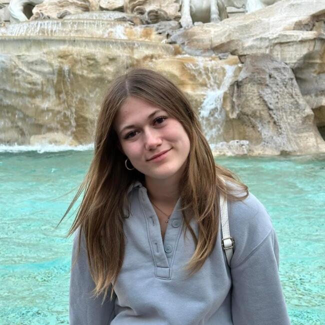 Baby-sitter in Calgary: Elisha