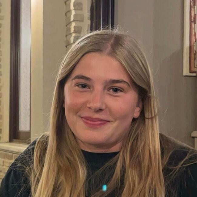 Babysitter in Brugge: Lotte