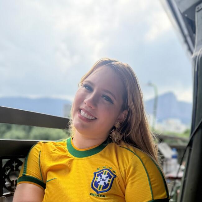 Babysitter in Curitiba: Laura