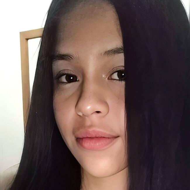 Babysitter in Panama City: Yini