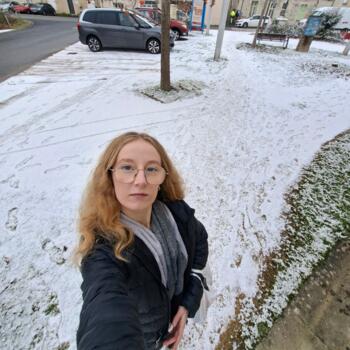 Babysitter in Dangé-Saint-Romain: Clemence