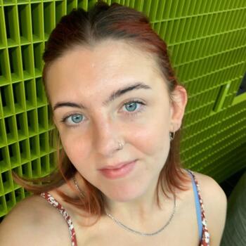 Babysitter Manchester: Ellie