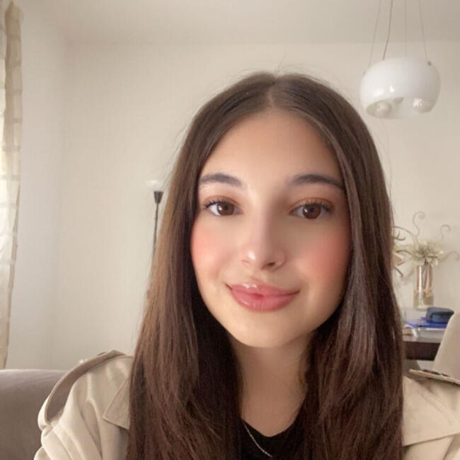 Babysitter in Montefiore Conca: Emily