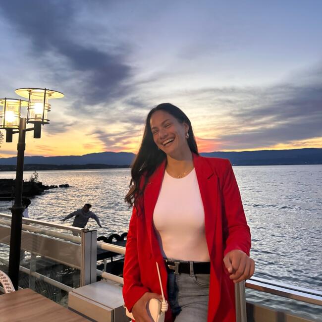 Babysitter in Fully: Laura