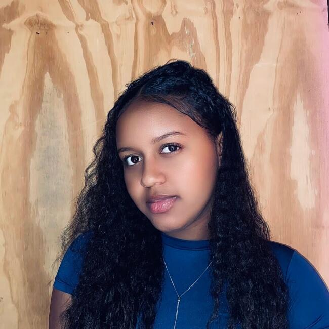 Babysitter in Uberlândia: Leila