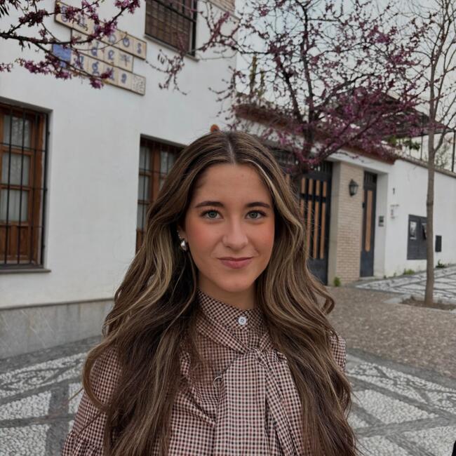 Babysitter in Vitoria-Gasteiz: Elena