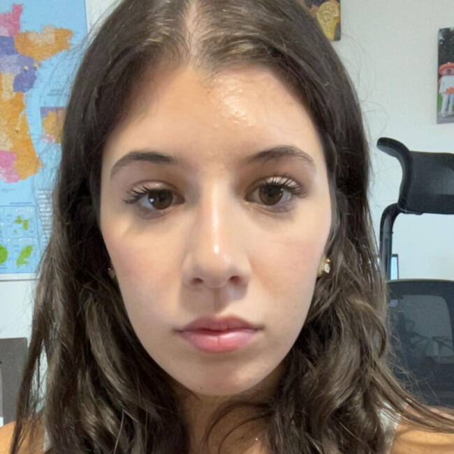 Babysitter in Tigy: Emma