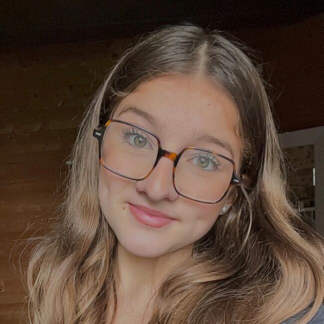 Babysitter in Lavau-sur-Loire: Joanna