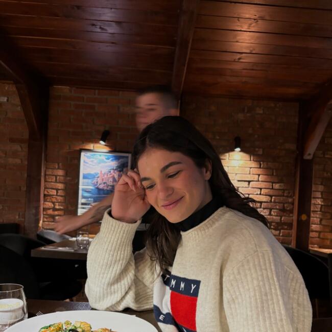 Babysitter in Nicosia: Elina