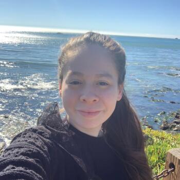 Babysitter in Fresno: Carmen