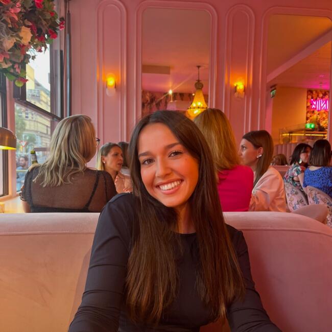 Babysitter in Cannes: Chloé