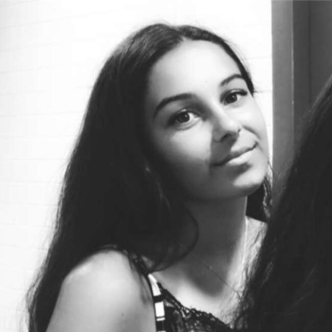 Babysitter in Roquevaire: Louna