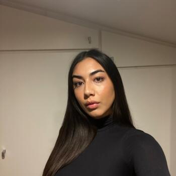 Babysitter in Paris: Shirin