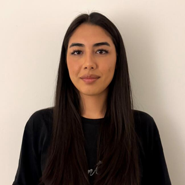Babysitter in Paris: Shirin