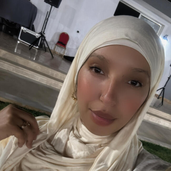 Babysitter in Louviers: Oumaima