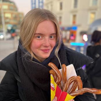 Babysitter in Worthing: Laura