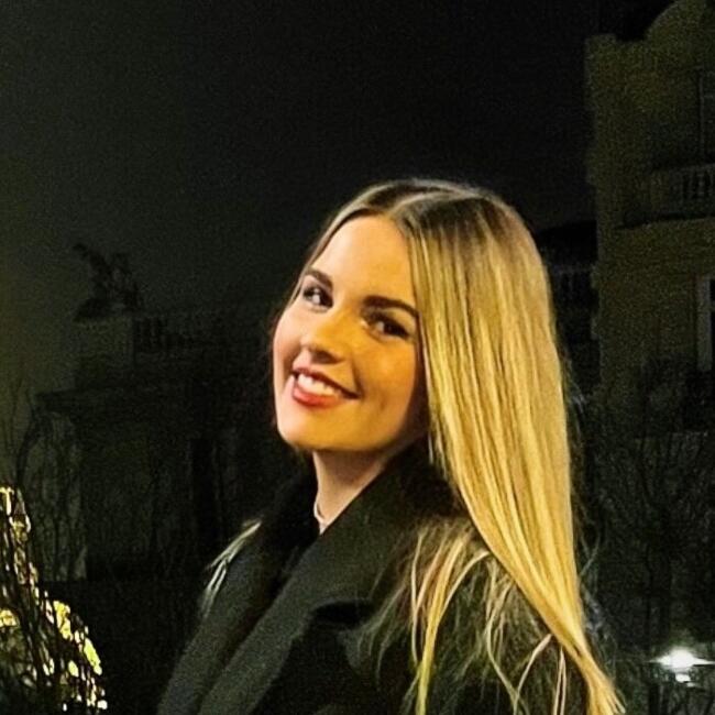 Baby-sitter à Saint-Julien-en-Genevois: Caroline