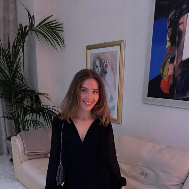 Babysitter in Miami: Elena