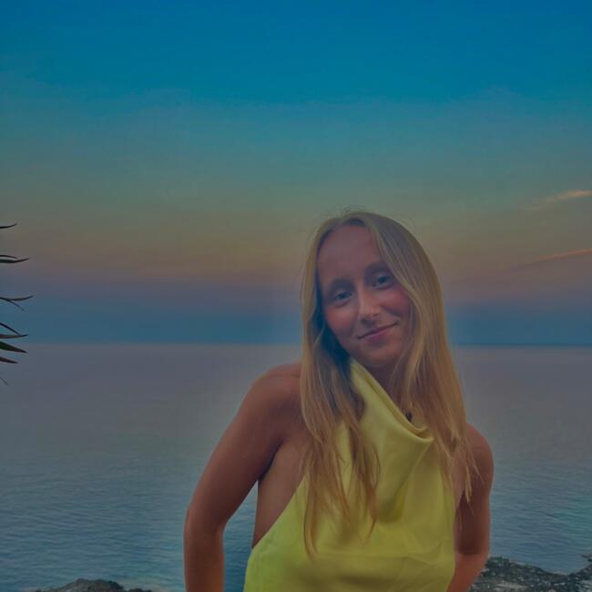 Babysitter in Meyzieu: Chloe