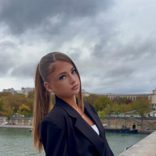 Babysitter in Bobigny: Georgiana