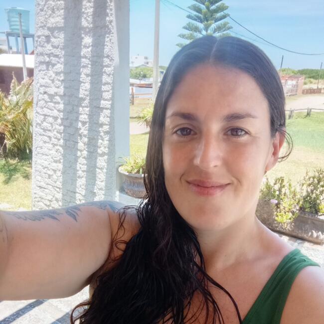 Babysitter in Ciudad de la Costa: Claudia