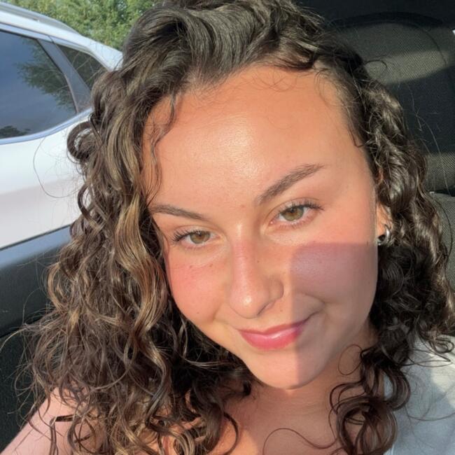 Babysitter in Barjouville: Laura