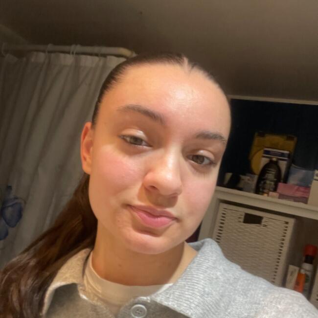 Babysitter in Saint-Nizier-sous-Charlieu: Coline