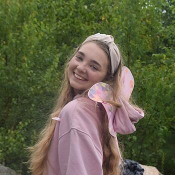 Babysitter in Woodside: Kellie