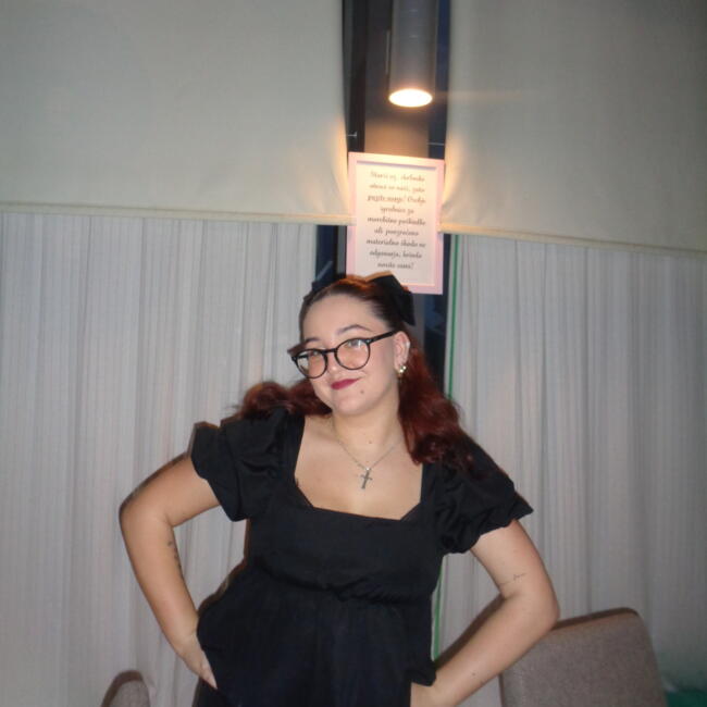 Varuška v Vir: Sara