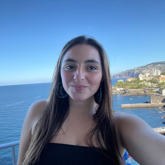 Babysitter in Lisbon: Inês