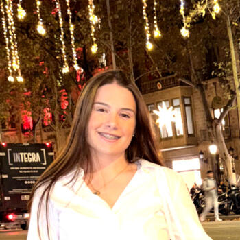 Babysitter in Figueres: Ainhoa