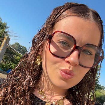 Babysitter in Saint-Georges-Buttavent: Manon