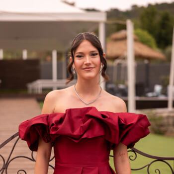 Babysitter in Saint-Vallier-de-Thiey: Kiara