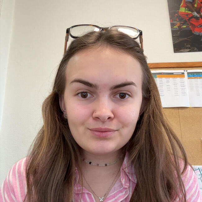 Babysitter in Villeurbanne: Chloe