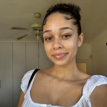 Babysitter East London: Ashlynn