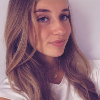 Babysitter in Balleroy: Lila