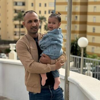 Trabajos de niñera en Benalmádena: trabajo de canguro Mario