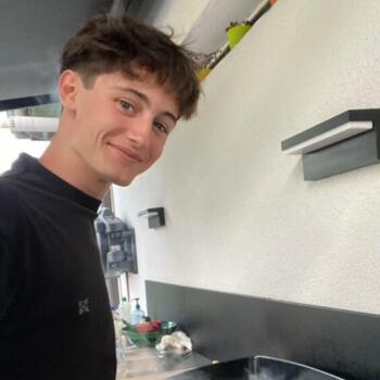 Babysitter in Chevry: Tom