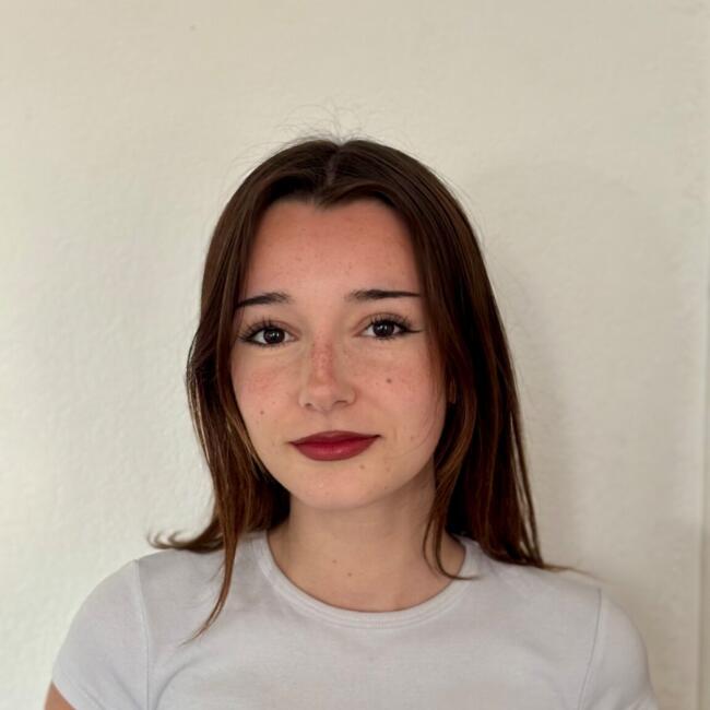 Babysitter in Draguignan: Elena