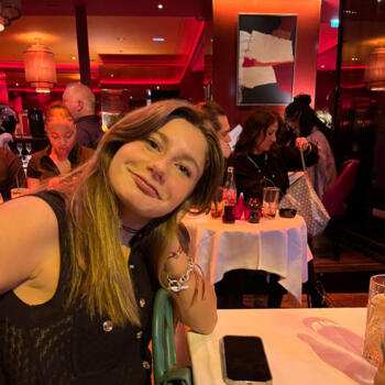 Babysitter in Marnes-la-Coquette: Louise
