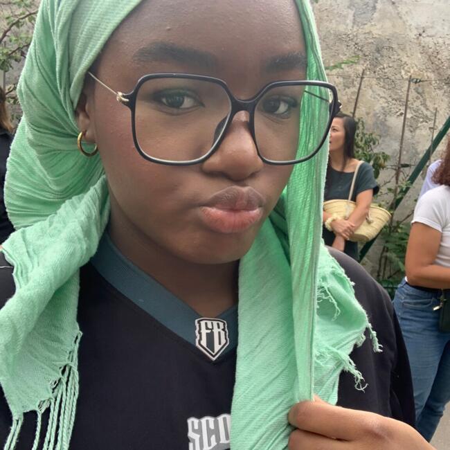 Babysitter in Paris: Halima
