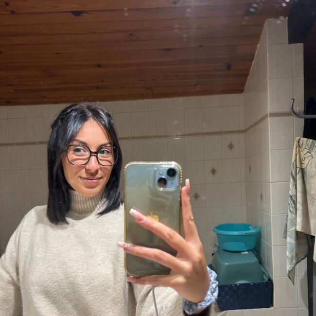 Babysitter in Saint-Céré: Assia